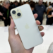 iPhone 15 (256 GB) registra melhor preço dos últimos meses com 44% OFF na Amazon