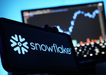 Snowflake fecha acordo de R$ 30,4 bilhões com Amazon por chips de IA da AWS