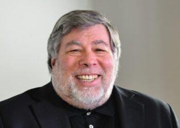Steve Wozniak passa ileso e até recebe aplausos ao falar de IA